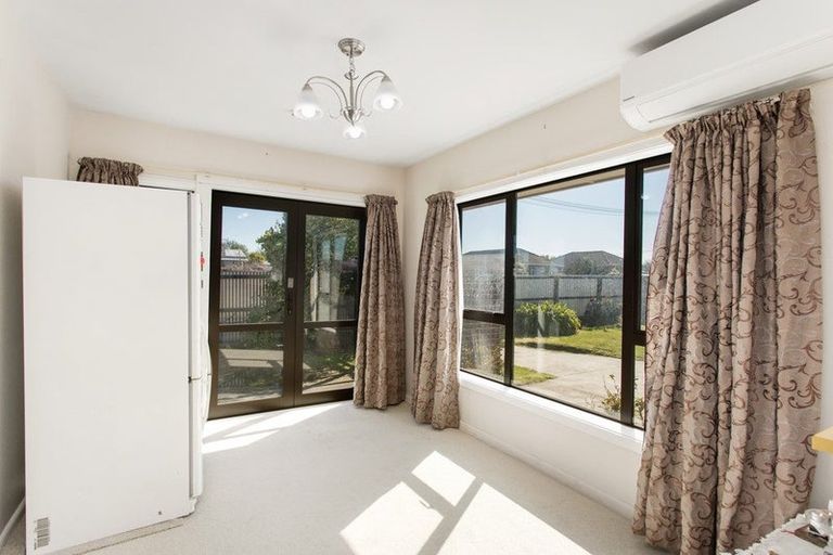 Photo of property in 34 Northcote Road, Northcote, Christchurch, 8052