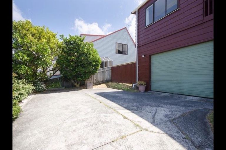 Photo of property in 17 Cobar Close, Maupuia, Wellington, 6022