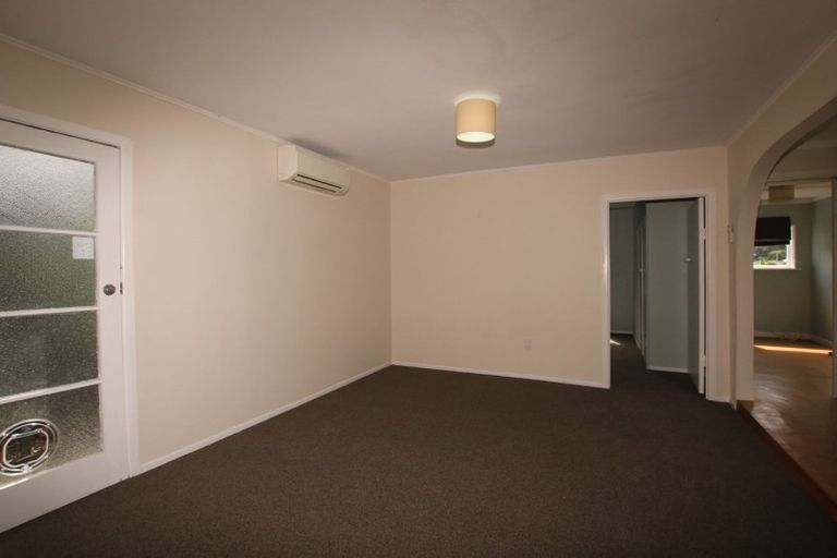 Photo of property in 41 Derwent Crescent, Titirangi, Auckland, 0604