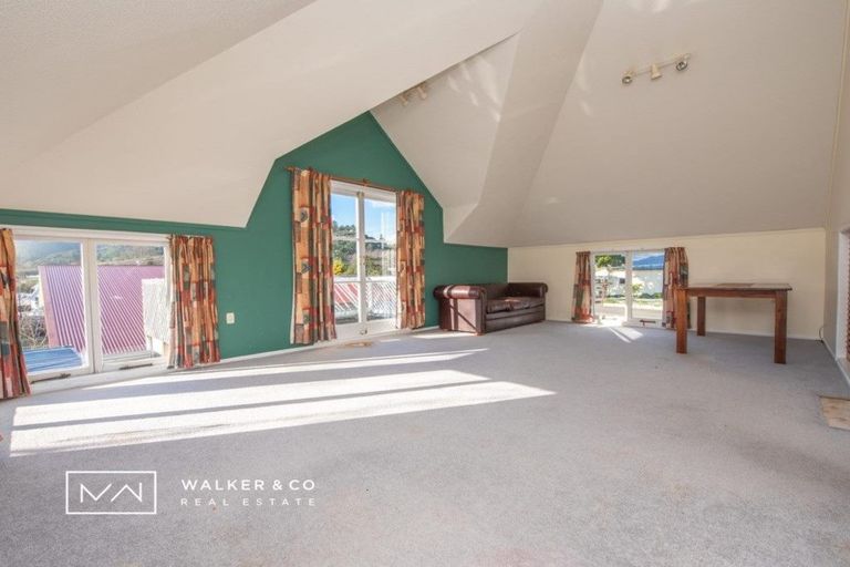 Photo of property in 152 Main Road, Wainuiomata, Lower Hutt, 5014