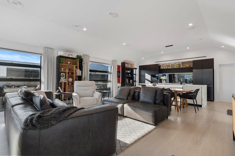 Photo of property in 8 Mccahon Drive, Rangiora, 7400