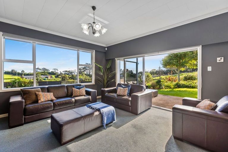 Photo of property in 218 Henwood Road, Paraite, New Plymouth, 4372