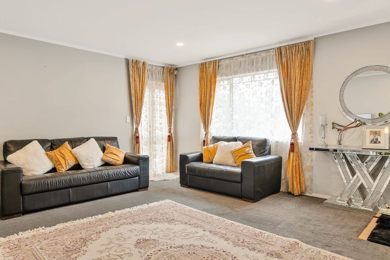 Photo of property in 23 Ginders Drive, Massey, Auckland, 0614