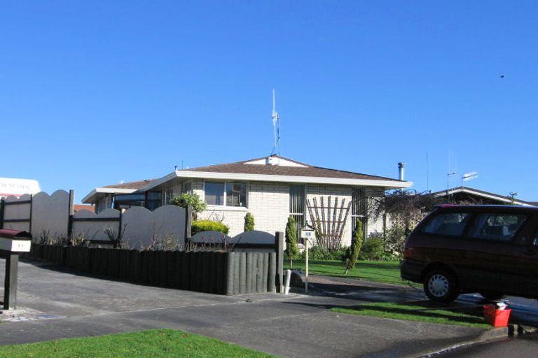 Photo of property in 15 Grange Place, Milson, Palmerston North, 4414
