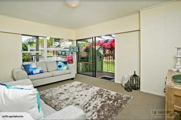 Photo of property in 1/53 Ayton Drive, Totara Vale, Auckland, 0629
