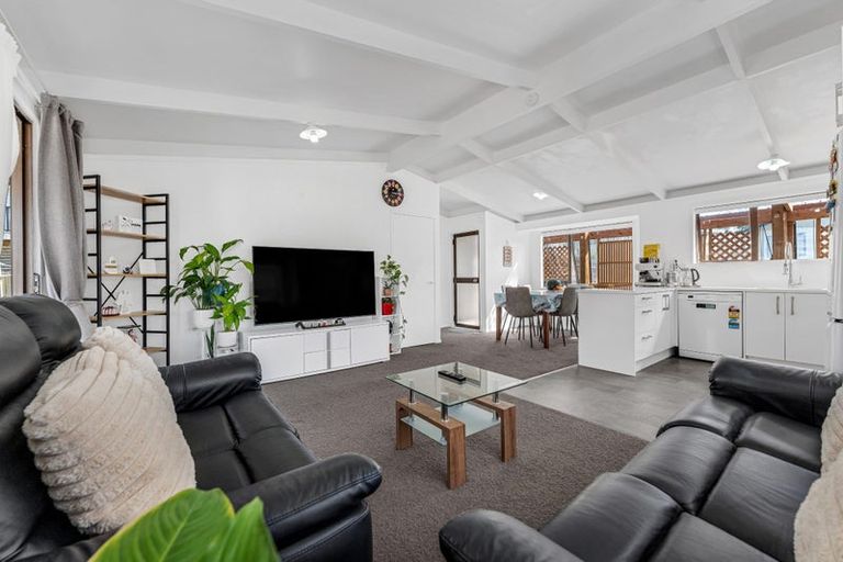 Photo of property in 4a Gallony Avenue, Massey, Auckland, 0614