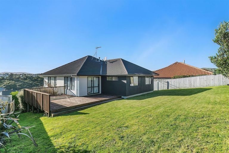 Photo of property in 24 Aotea Drive, Aotea, Porirua, 5024