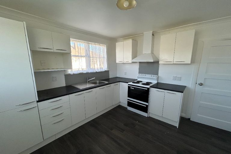 Photo of property in 35-37 Goldsmith Crescent, Levin, 5510