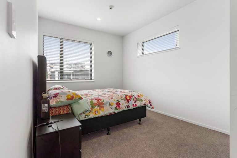Photo of property in 25 Potter Avenue, Northcote, Auckland, 0627