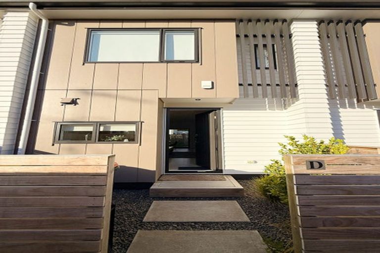 Photo of property in 47d Northcote Road, Hillcrest, Auckland, 0627