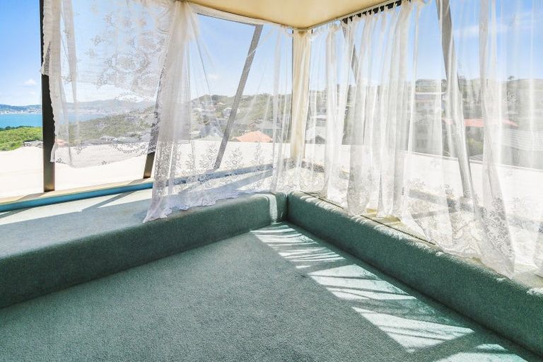 Photo of property in 20 Sunhaven Drive, Newlands, Wellington, 6037