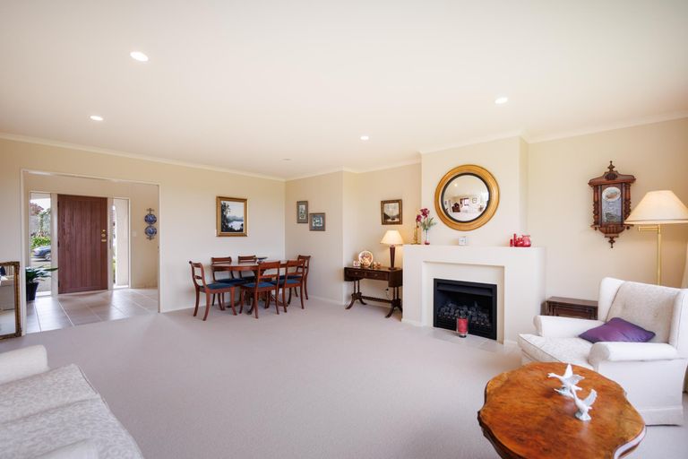 Photo of property in 144 Pacific Drive, Fitzherbert, Palmerston North, 4410