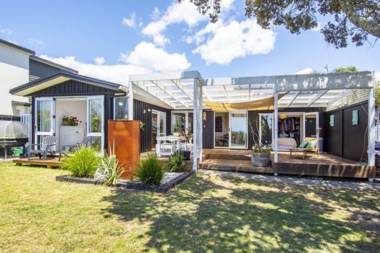 Photo of property in 1021b Papamoa Beach Road, Papamoa Beach, Papamoa, 3118