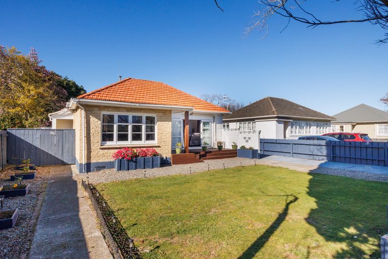 Photo of property in 510 Featherston Street, Roslyn, Palmerston North, 4414