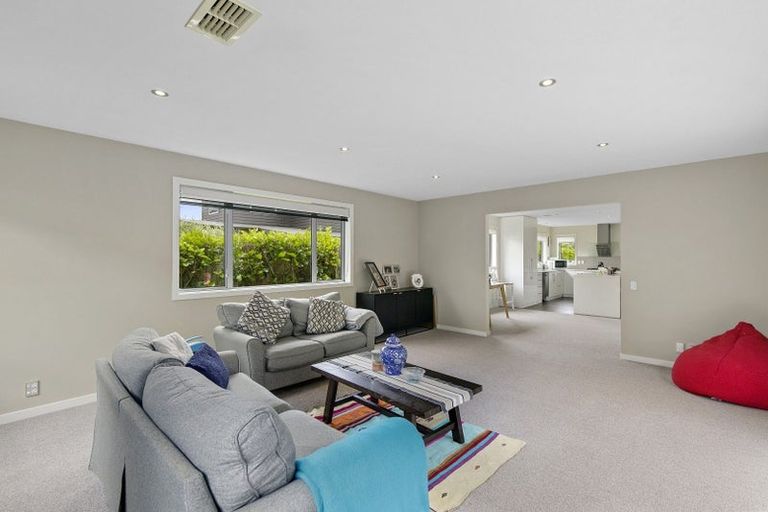 Photo of property in 9 Yarnbrook Grove, Churton Park, Wellington, 6037