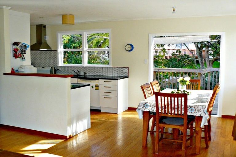 Photo of property in 16 Ivy Place, Birkdale, Auckland, 0626