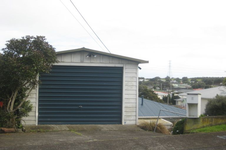 Photo of property in 5 Mount View Place, Spotswood, New Plymouth, 4310