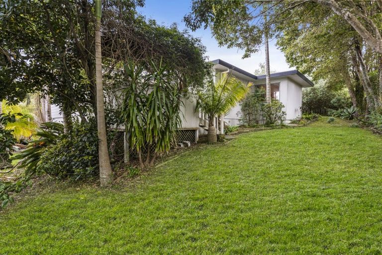 Photo of property in 7 Sandpiper Grove, Unsworth Heights, Auckland, 0632