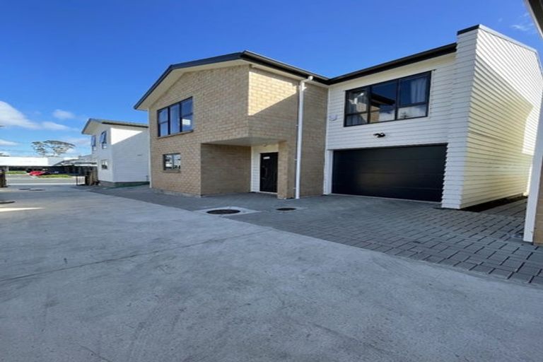 Photo of property in 367c Don Buck Road, Massey, Auckland, 0614