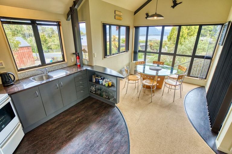 Photo of property in 17 Korua Street, Moana, 7872