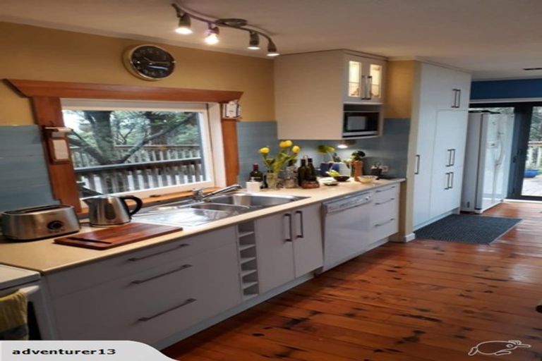 Photo of property in 666 South Titirangi Road, Titirangi, Auckland, 0604