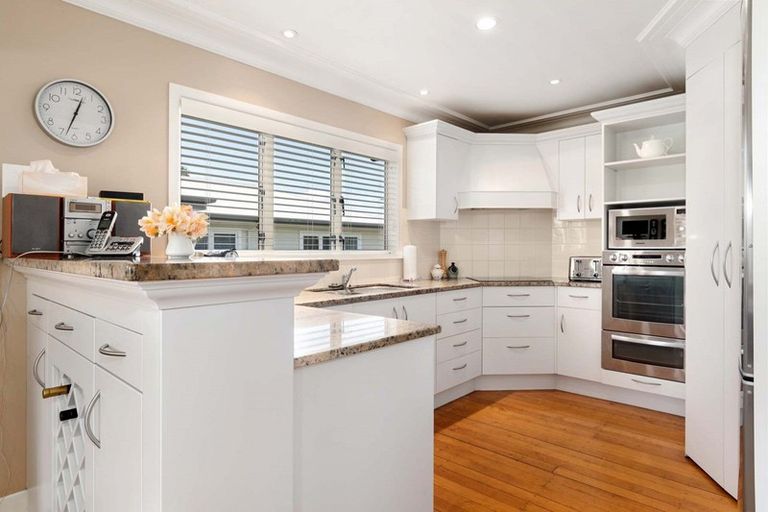 Photo of property in 30 Hinewa Road, Otumoetai, Tauranga, 3110