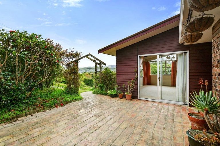 Photo of property in 94 Larsen Crescent, Tawa, Wellington, 5028