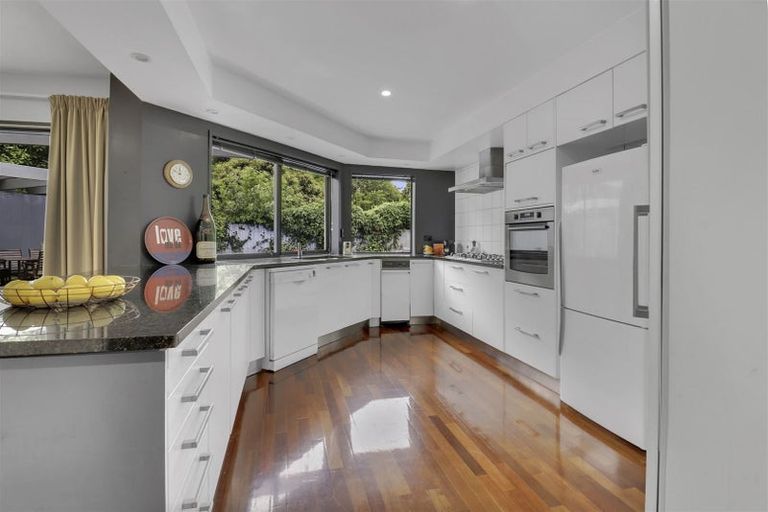 Photo of property in 9 Brockhall Lane, Avonhead, Christchurch, 8042