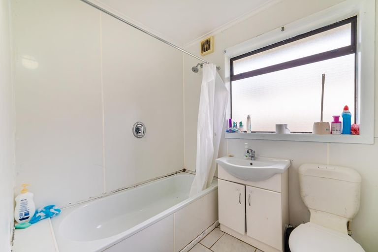 Photo of property in 14 Evans Road, Weymouth, Auckland, 2103