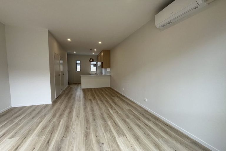 Photo of property in 5 Paetai Lane, Te Atatu Peninsula, 0610