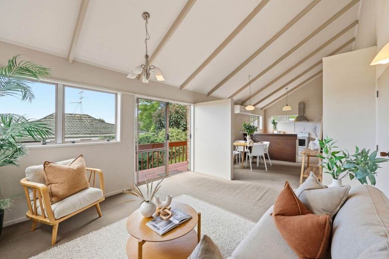 Photo of property in 1/34 Shanaway Rise, Hillcrest, Auckland, 0627