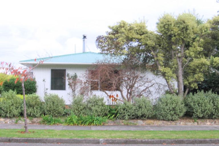 Photo of property in 8 Matai Street, Waikanae, 5036