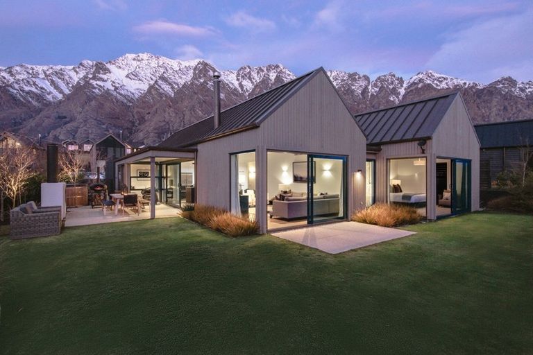 Photo of property in 54 Falconer Rise, Jacks Point, Queenstown, 9371
