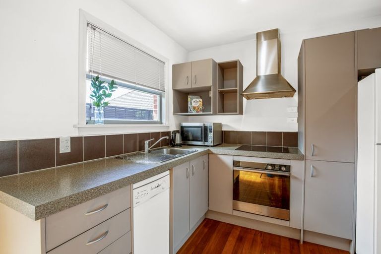 Photo of property in 2/28 Aikmans Road, Merivale, Christchurch, 8014
