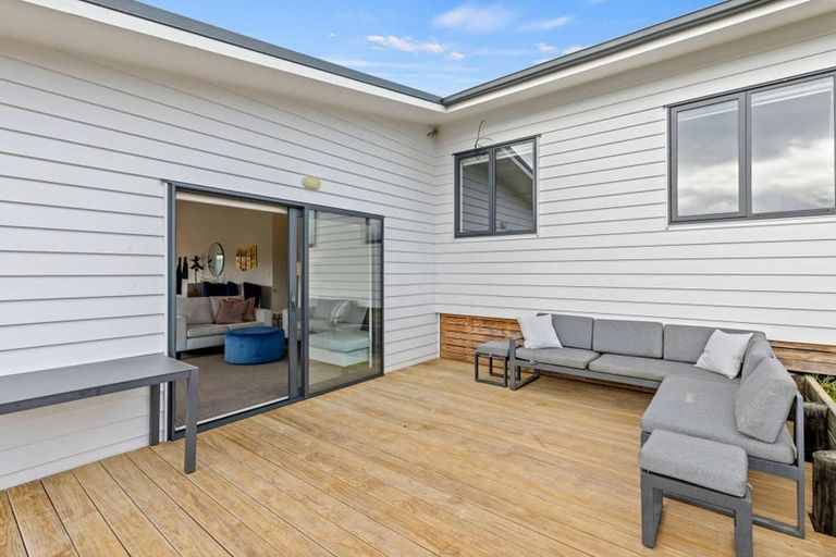 Photo of property in 14 Rauta Way, Helensville, 0800
