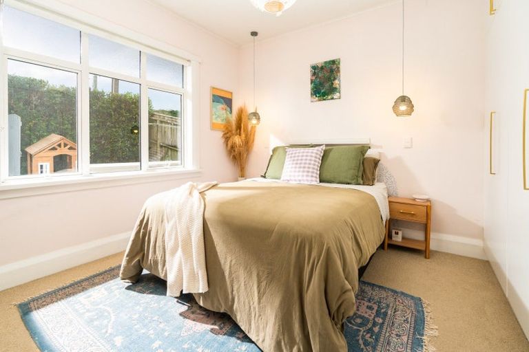 Photo of property in 2/11 Retter Street, Paparangi, Wellington, 6037