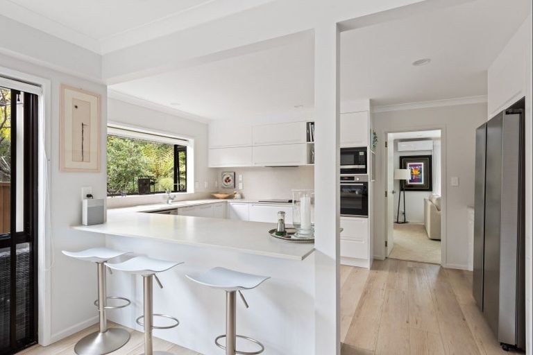 Photo of property in 33 Homewood Place, Chatswood, Auckland, 0626