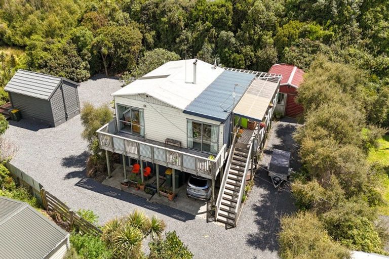 Photo of property in 9 Moana Street, Kaka Point, Balclutha, 9271