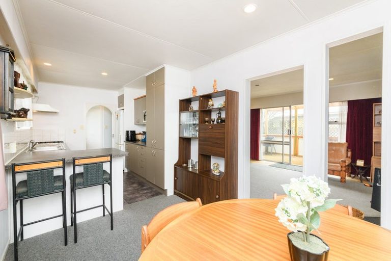 Photo of property in 1 Essex Place, Milson, Palmerston North, 4414