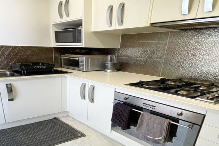 Photo of property in 30 Sartors Avenue, Northcross, Auckland, 0630