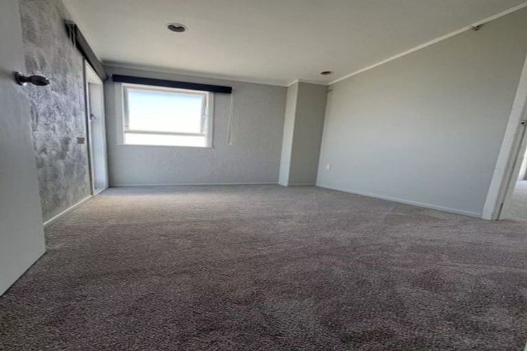 Photo of property in 37 Strid Road, Te Atatu South, Auckland, 0610