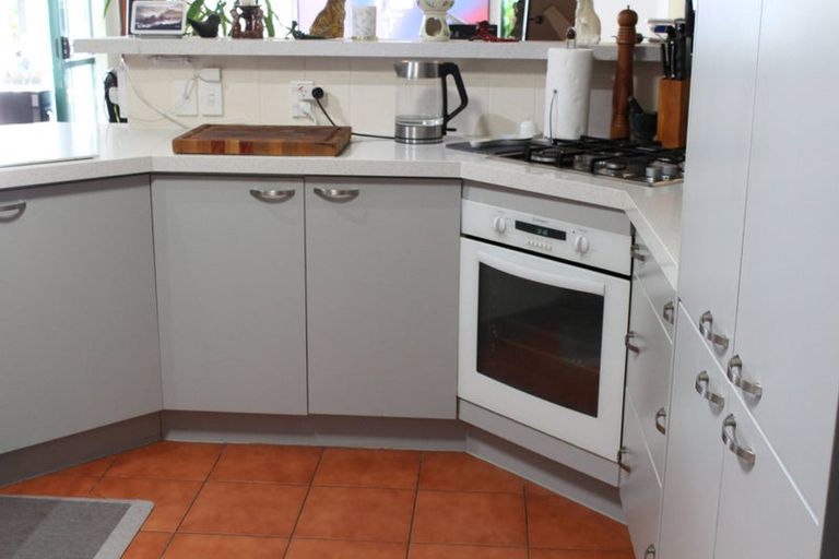 Photo of property in 14 Waimoko Glen, Swanson, Auckland, 0612