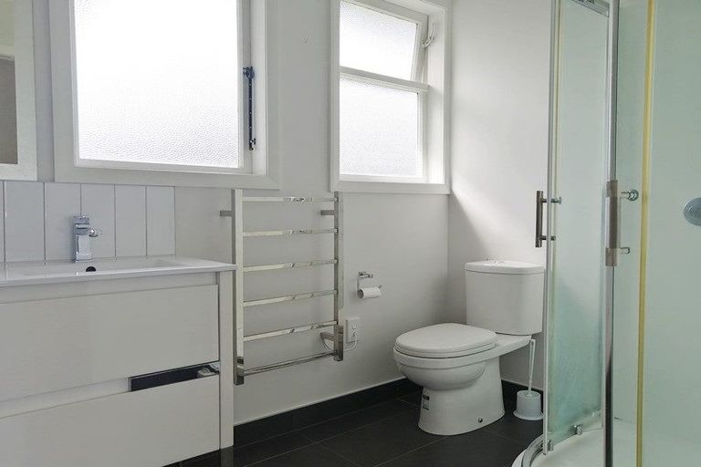 Photo of property in 2 Marie Crescent, Te Atatu South, Auckland, 0610