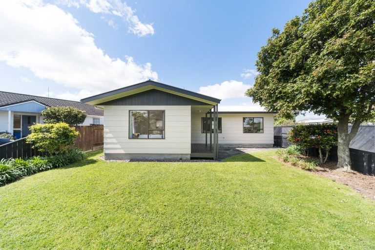 Photo of property in 60 Hillcrest Drive, Kelvin Grove, Palmerston North, 4414