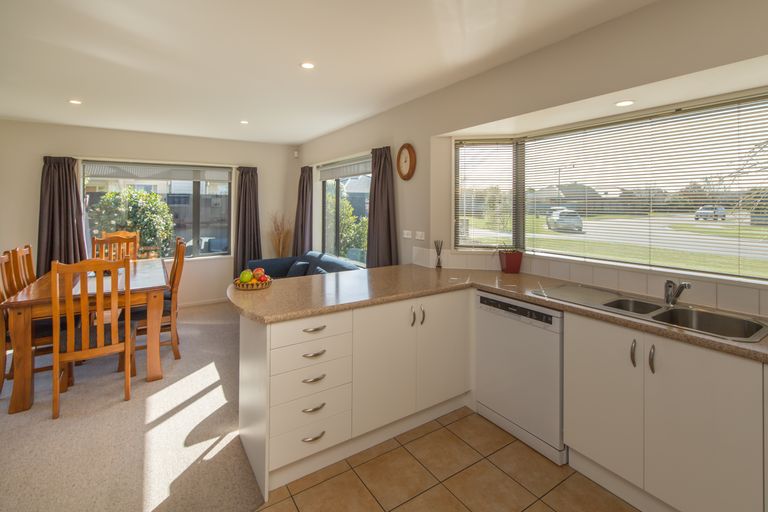 Photo of property in 7 Rochester Crescent, Rolleston, 7614