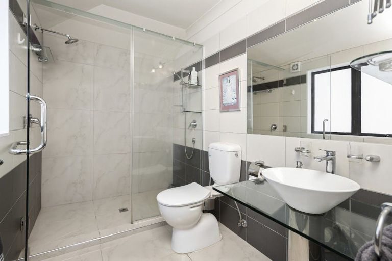 Photo of property in 34a Seaview Road, Castor Bay, Auckland, 0620