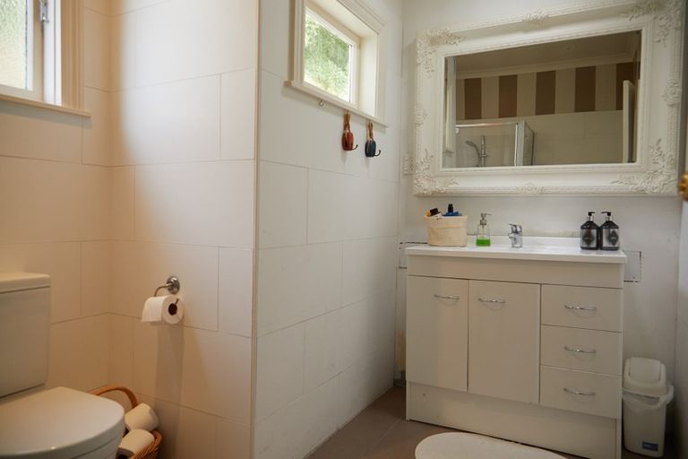 Photo of property in 53 Garden Road, Northland, Wellington, 6012