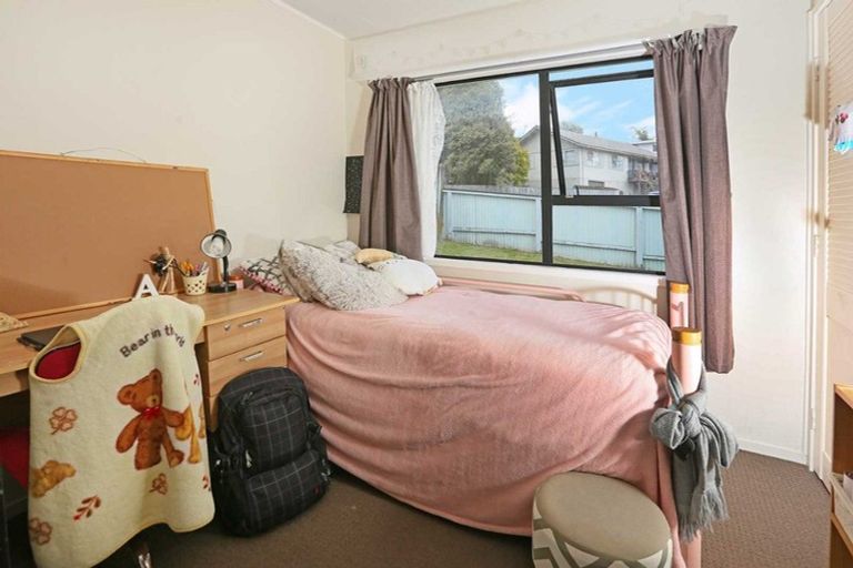 Photo of property in 4 Landsdale Place, Massey, Auckland, 0614