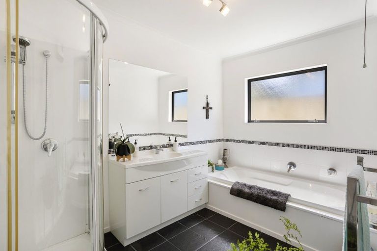 Photo of property in 32a Bath Street, Brighton, Dunedin, 9035