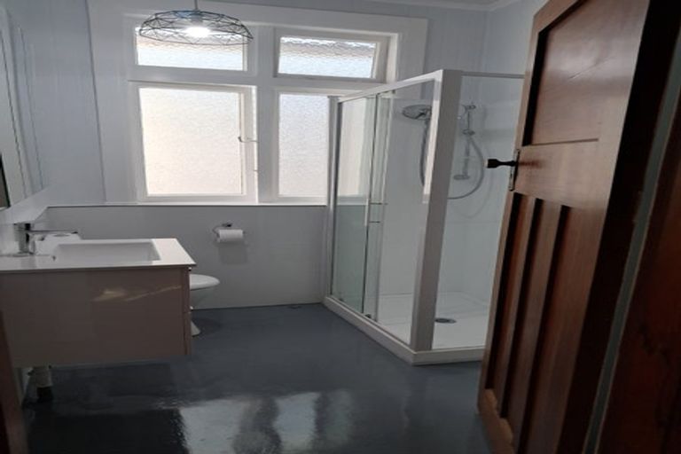 Photo of property in 142 Russell Terrace, Berhampore, Wellington, 6023